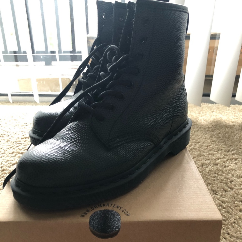 Dr. Martens 1460 Pebble Boots
